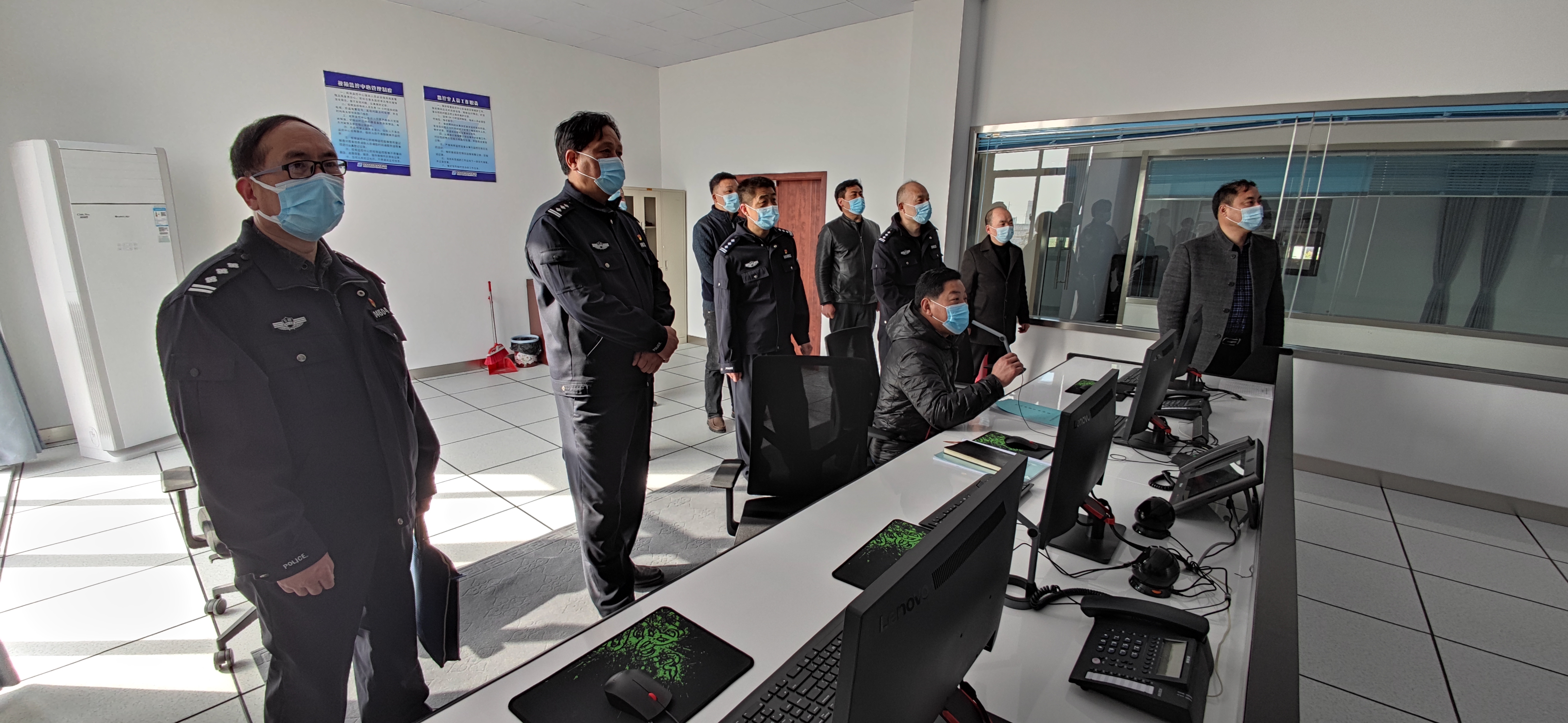 宿州市公安局保安監(jiān)管部門領(lǐng)導(dǎo)一行蒞臨公司檢查指導(dǎo)工作(圖5) 宿州市公安局保安監(jiān)管部門領(lǐng)導(dǎo)一行蒞臨公司檢查指導(dǎo)工作(圖5)